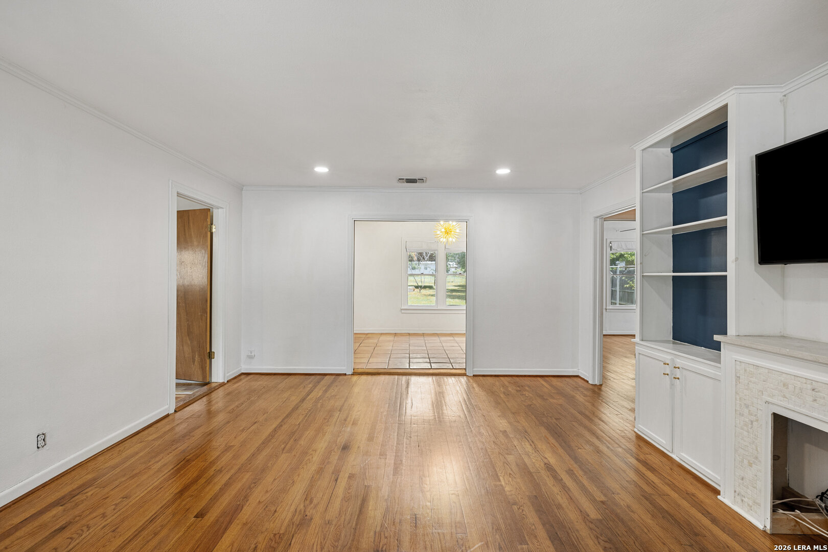 106 W Mulberry