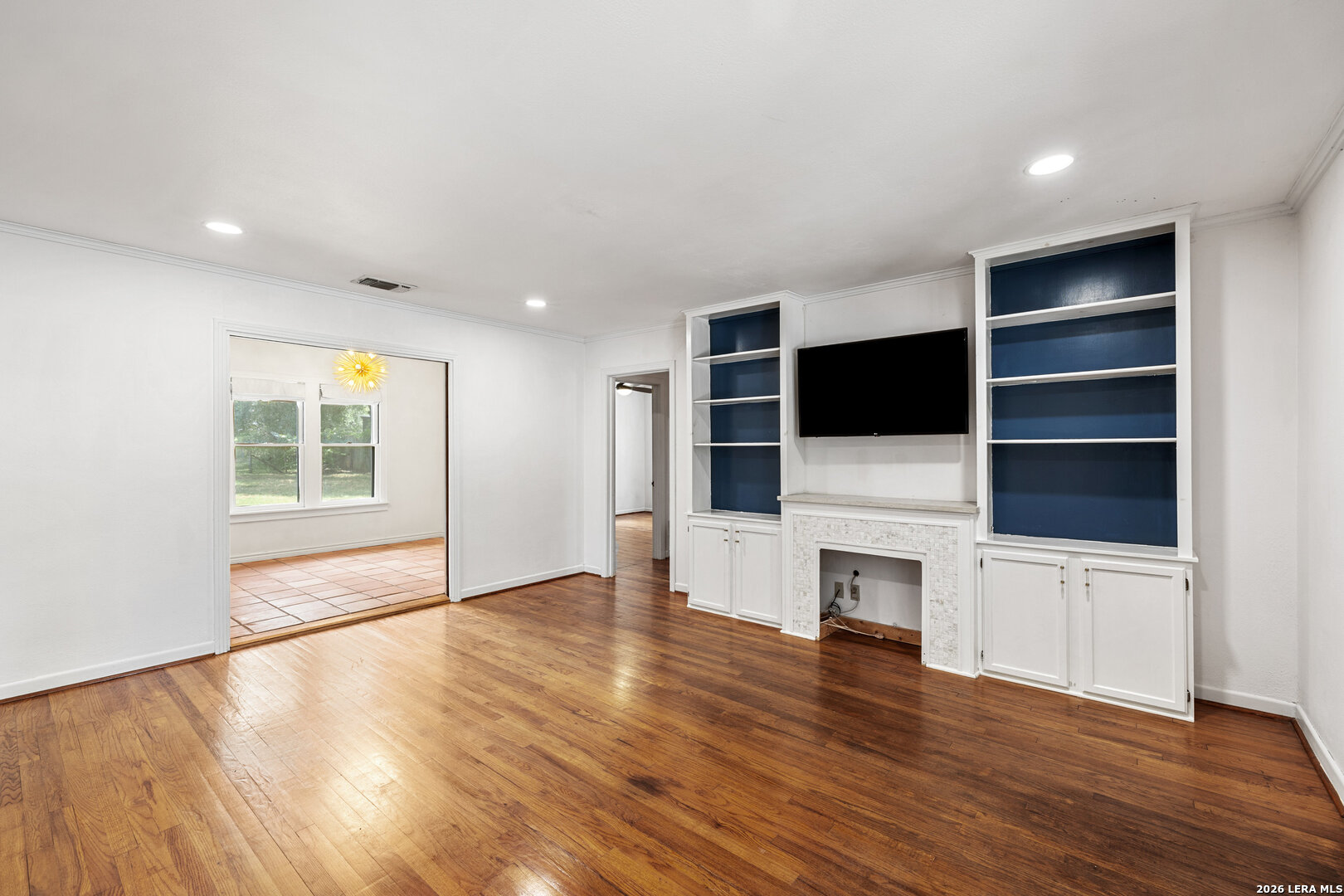 106 W Mulberry