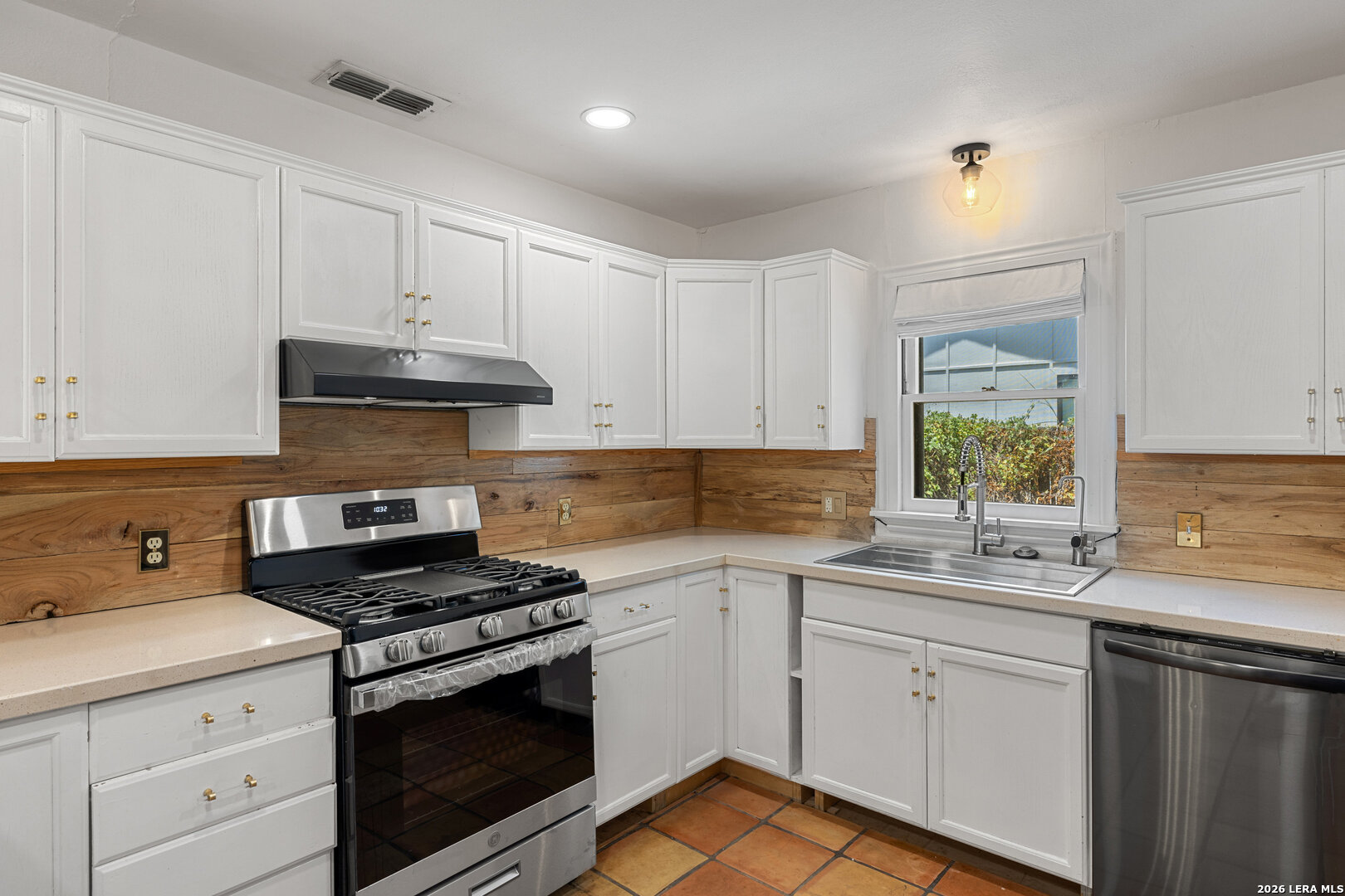 106 W Mulberry