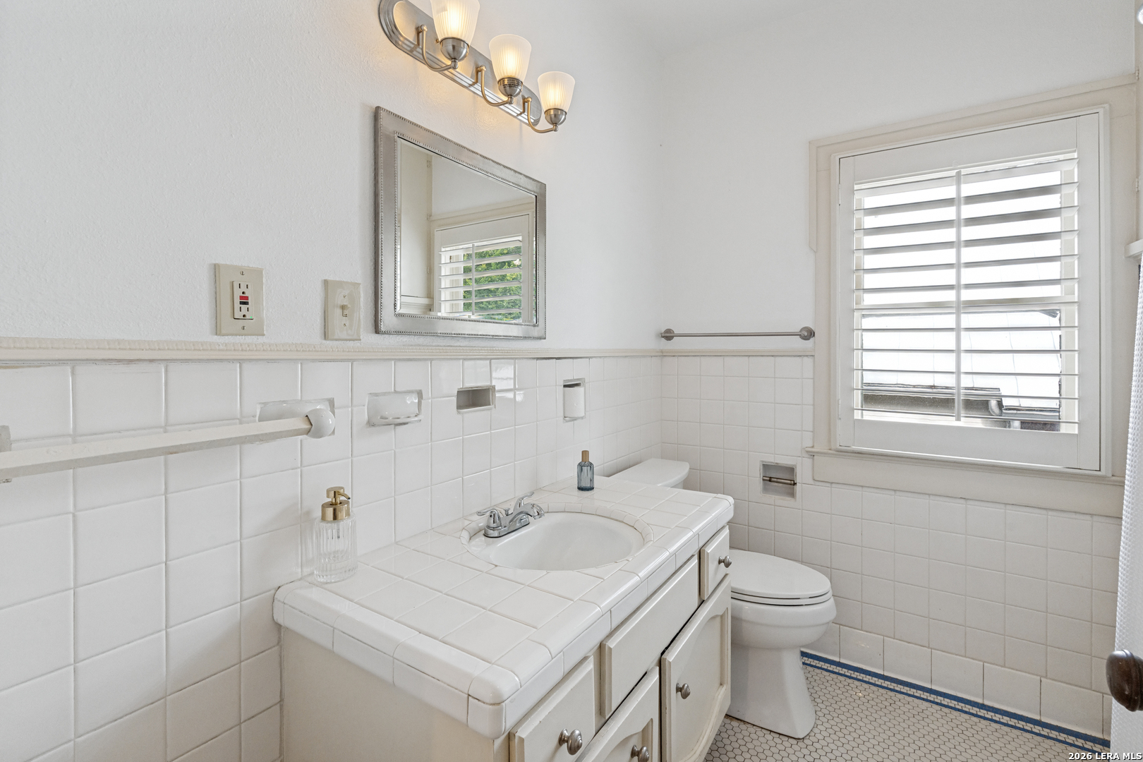378 BLUE BONNET BLVD