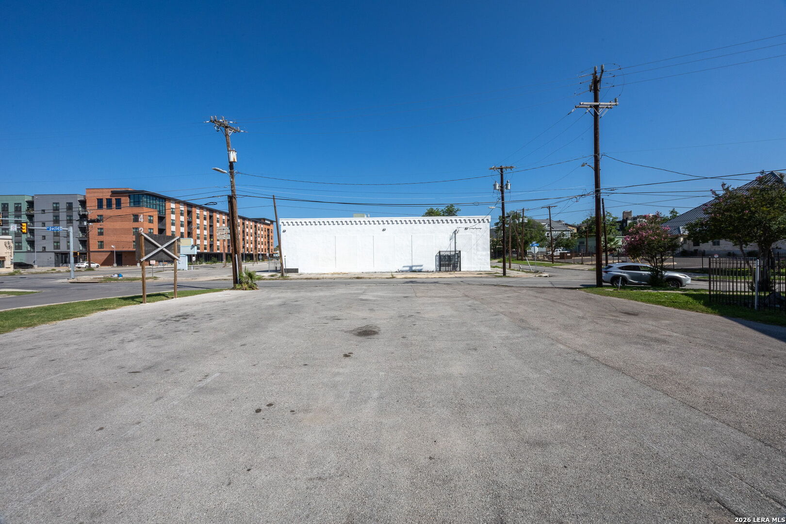 302 W Euclid