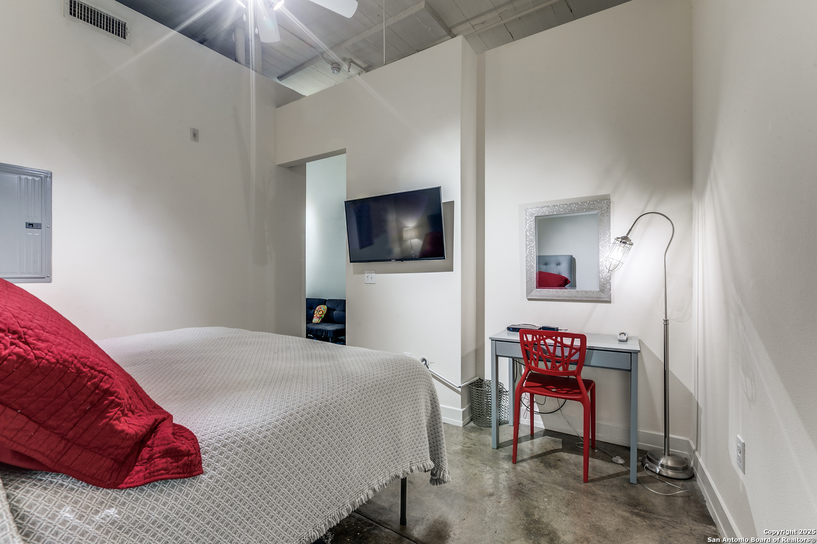 1401 S Flores St 206