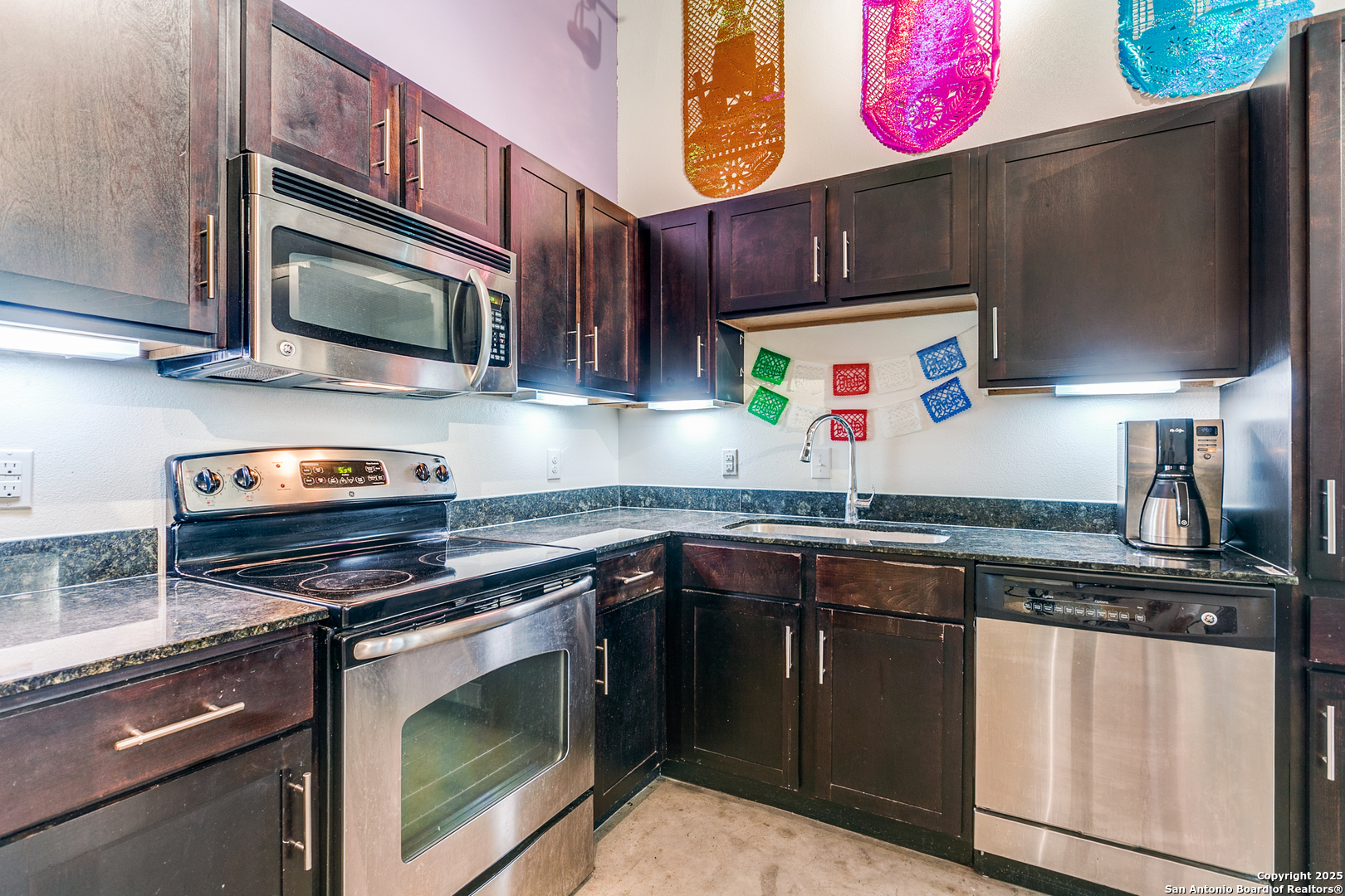 1401 S Flores St 206