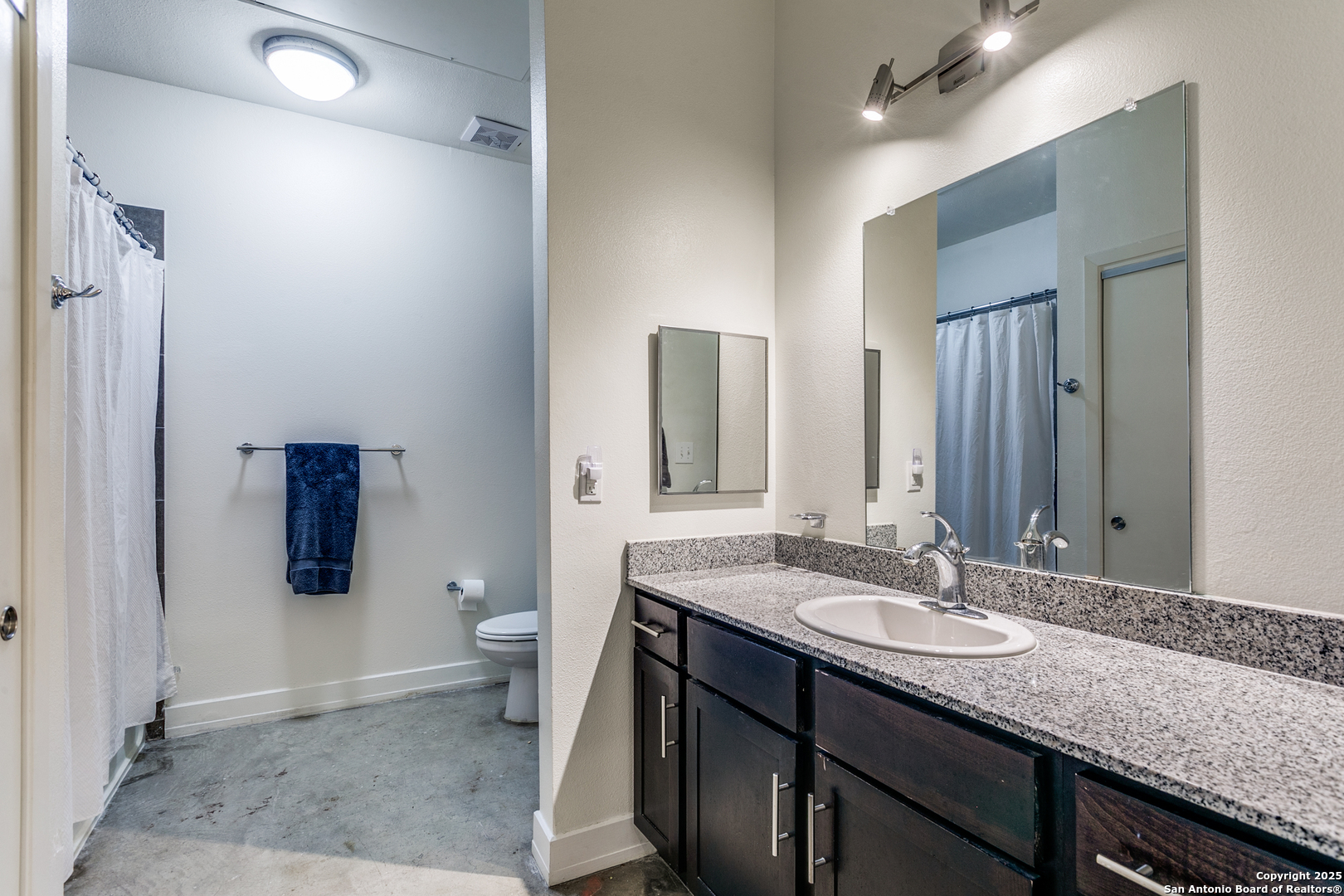1401 S Flores St 206