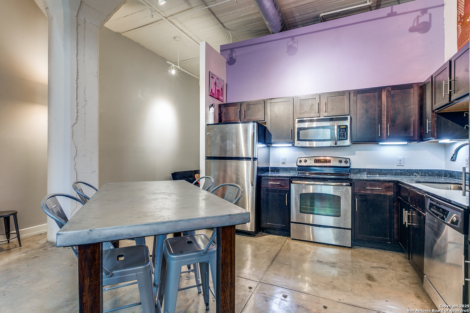 1401 S Flores St 206