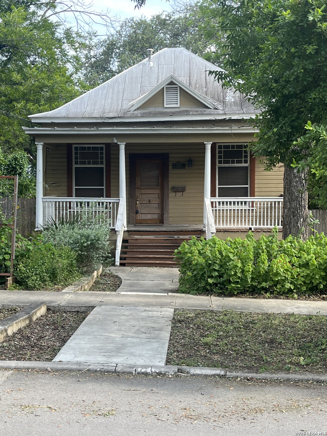 432 W WOODLAWN AVE