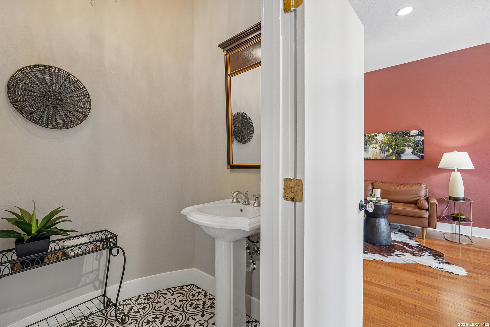 400 E GUENTHER ST Unit: 2202