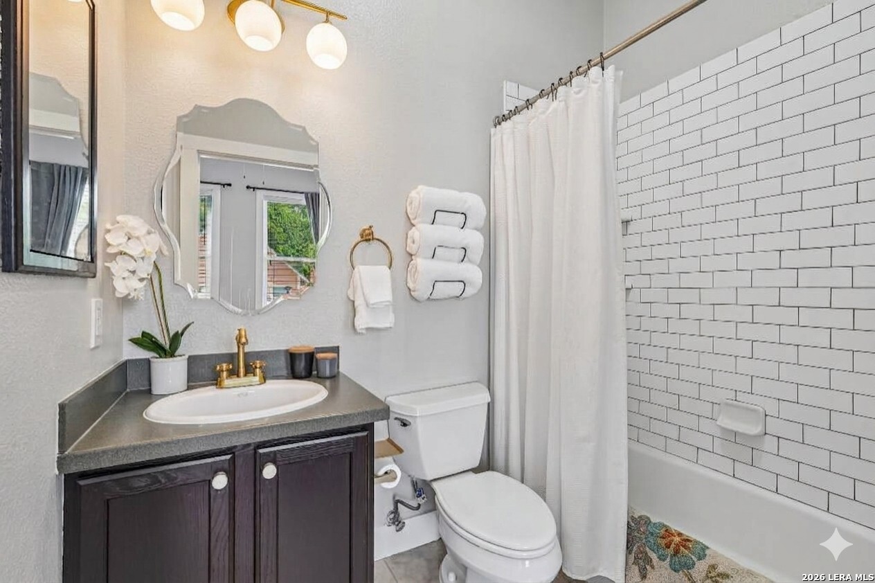 400 E GUENTHER ST Unit: 2202