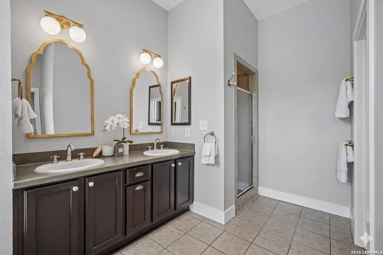 400 E GUENTHER ST Unit: 2202