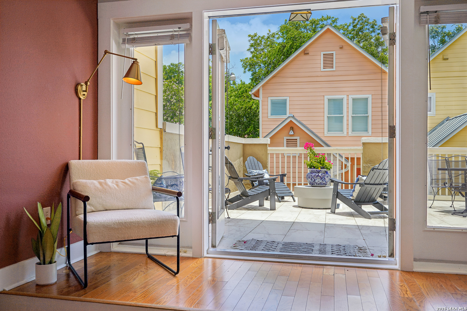 400 E GUENTHER ST Unit: 2202