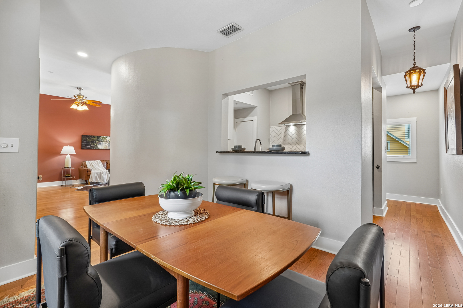 400 E GUENTHER ST Unit: 2202