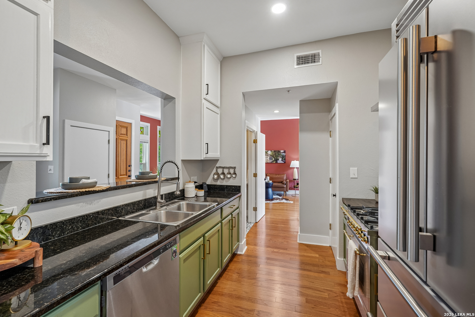 400 E GUENTHER ST Unit: 2202