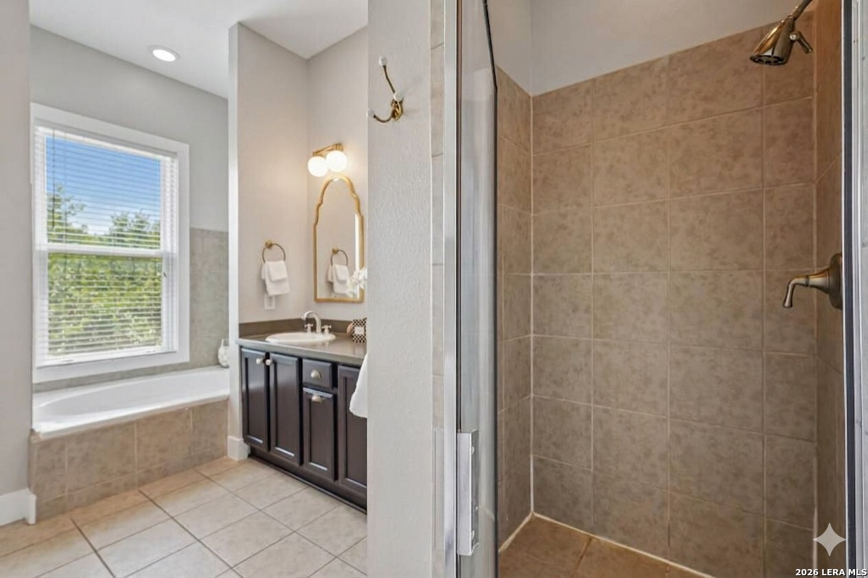 400 E GUENTHER ST Unit: 2202
