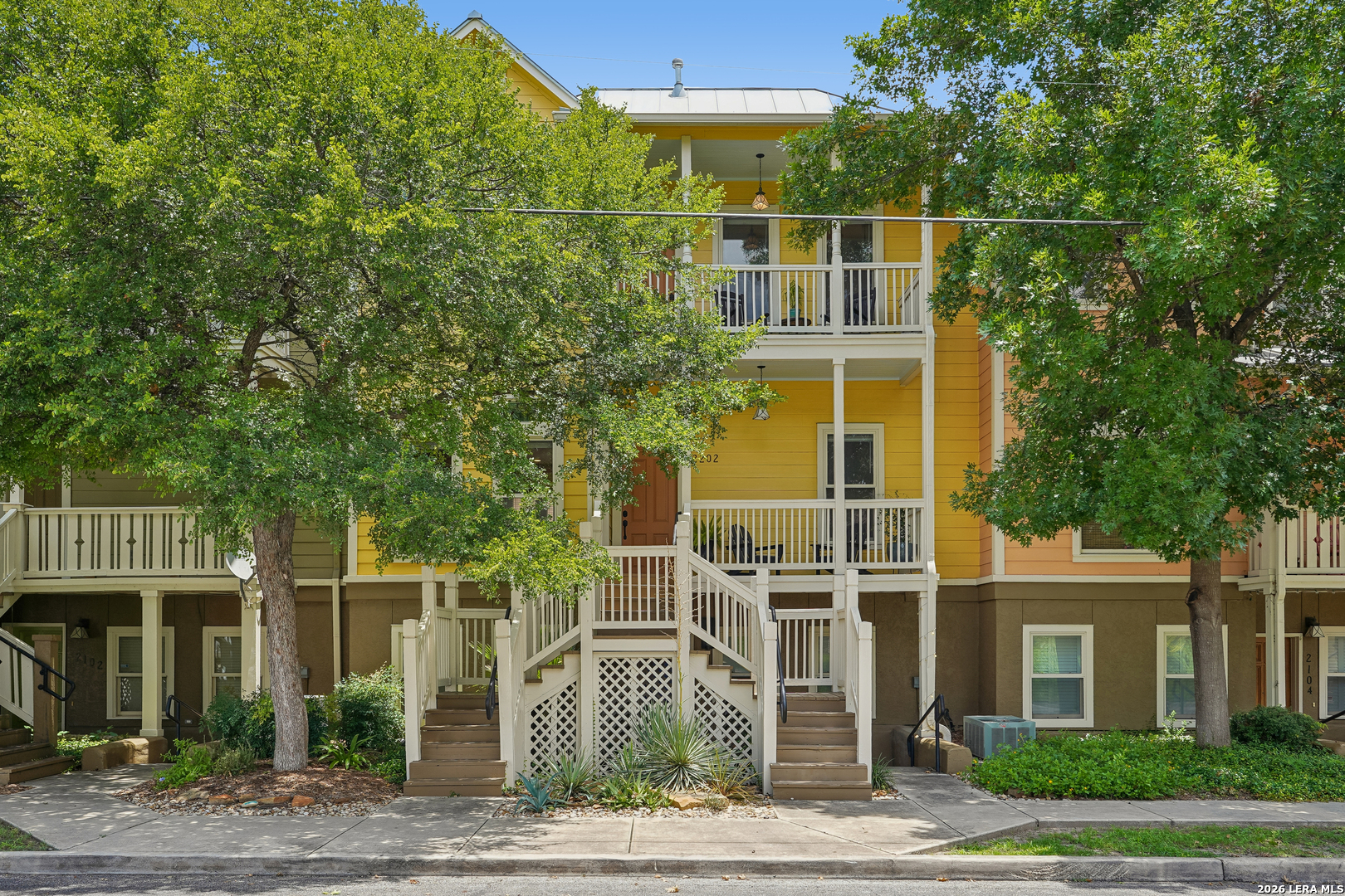 400 E GUENTHER ST Unit: 2202