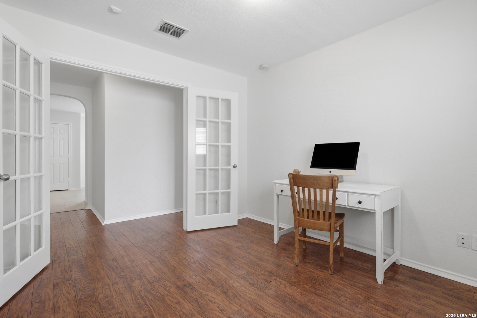 27022 Rustic Cabin