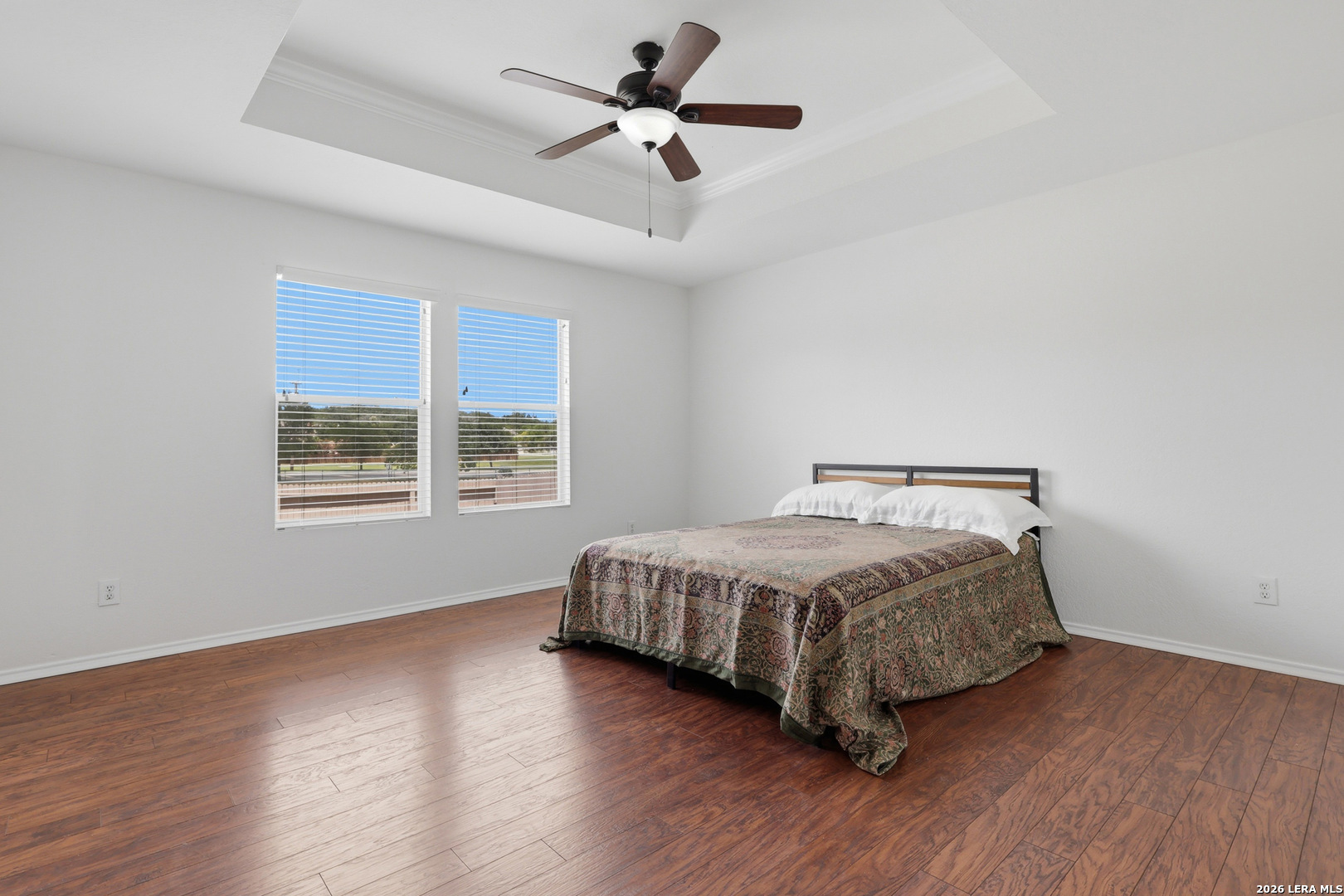 27022 Rustic Cabin