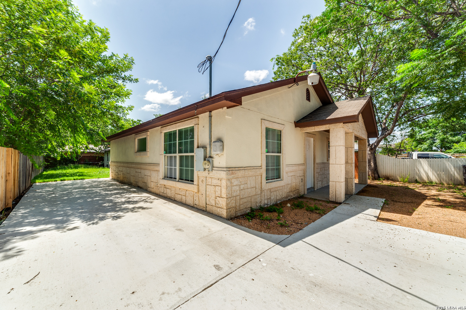 651 N SAN AUGUSTINE AVE