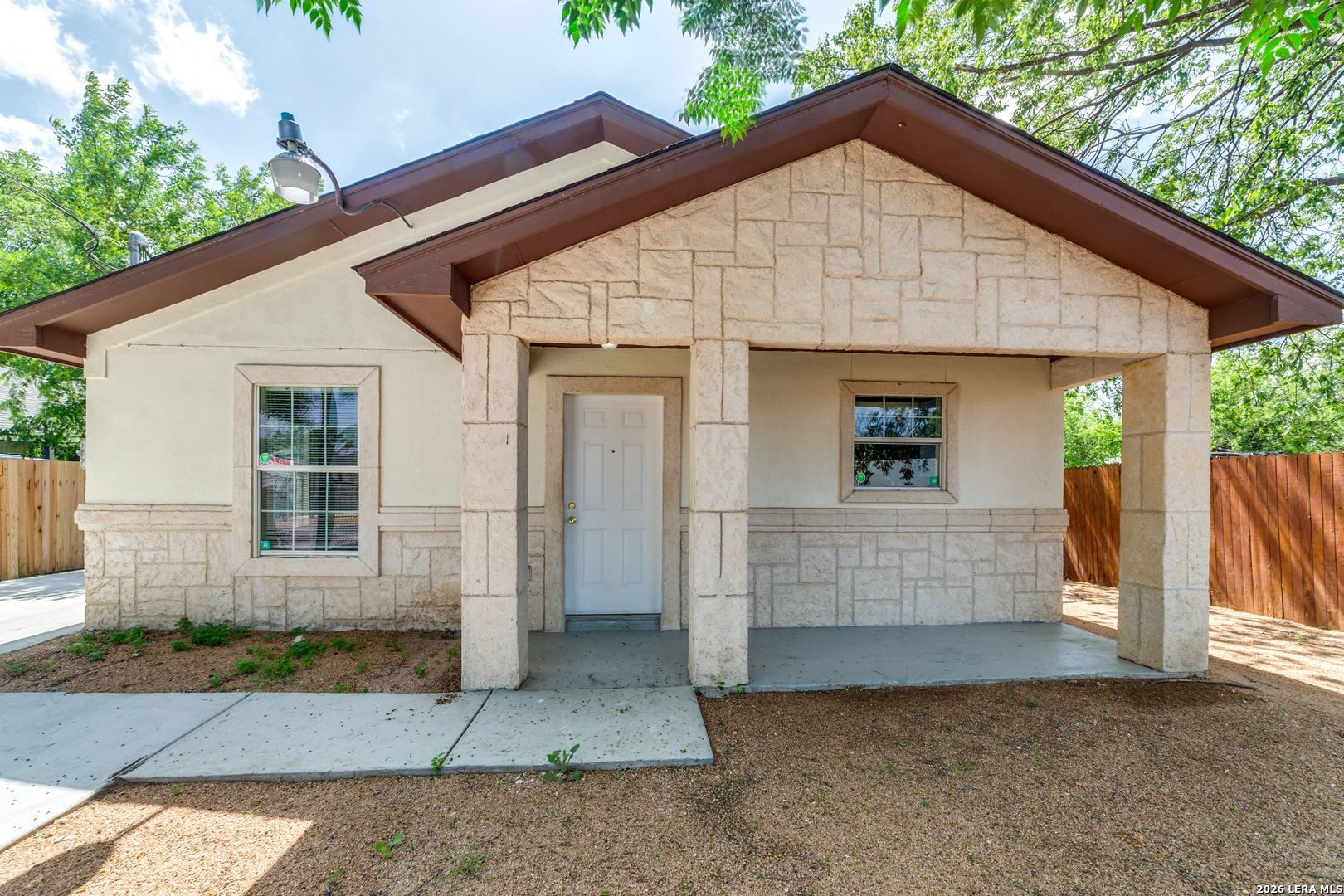 651 N SAN AUGUSTINE AVE