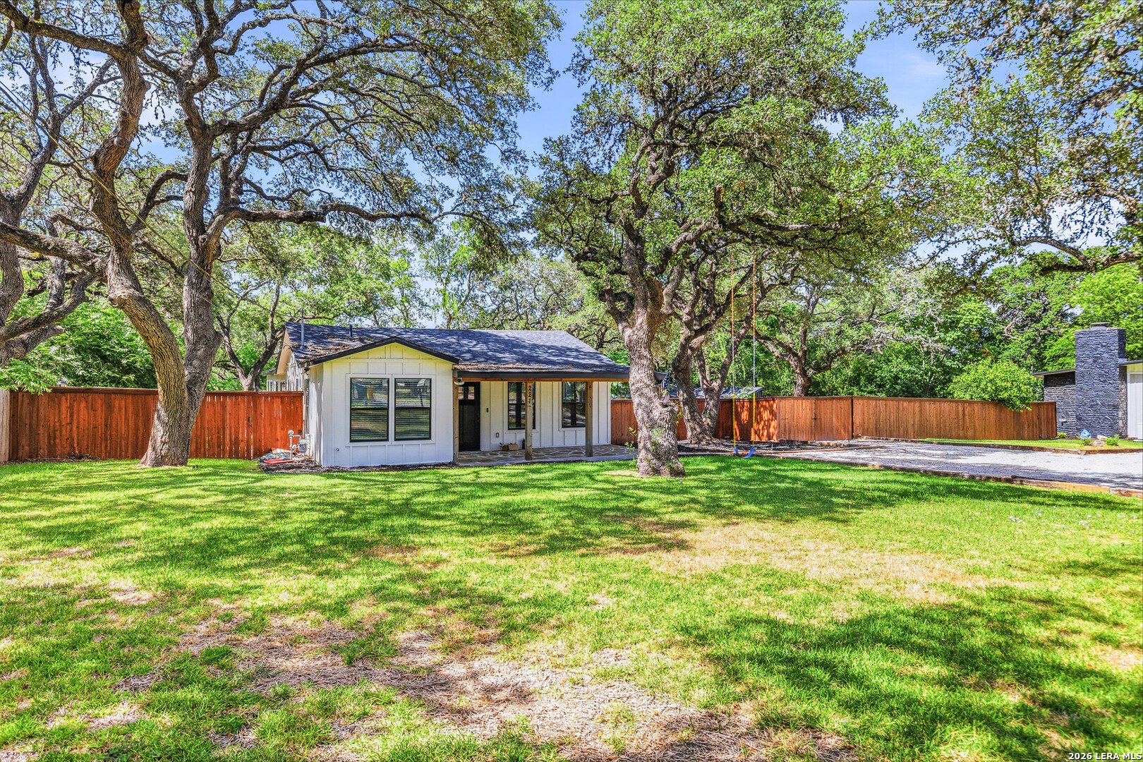 221 W HIGHLAND DR