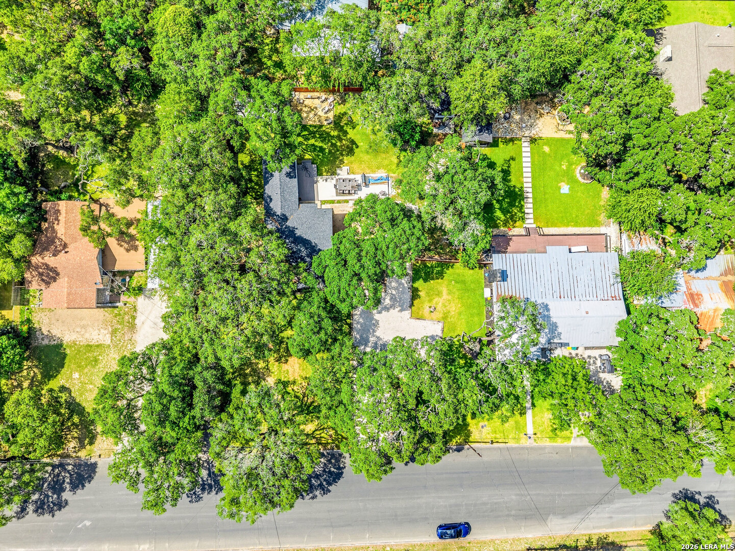221 W HIGHLAND DR