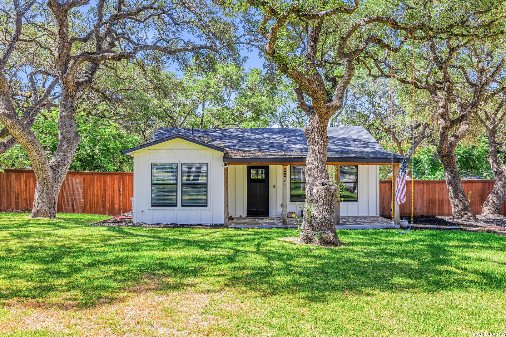 221 W HIGHLAND DR