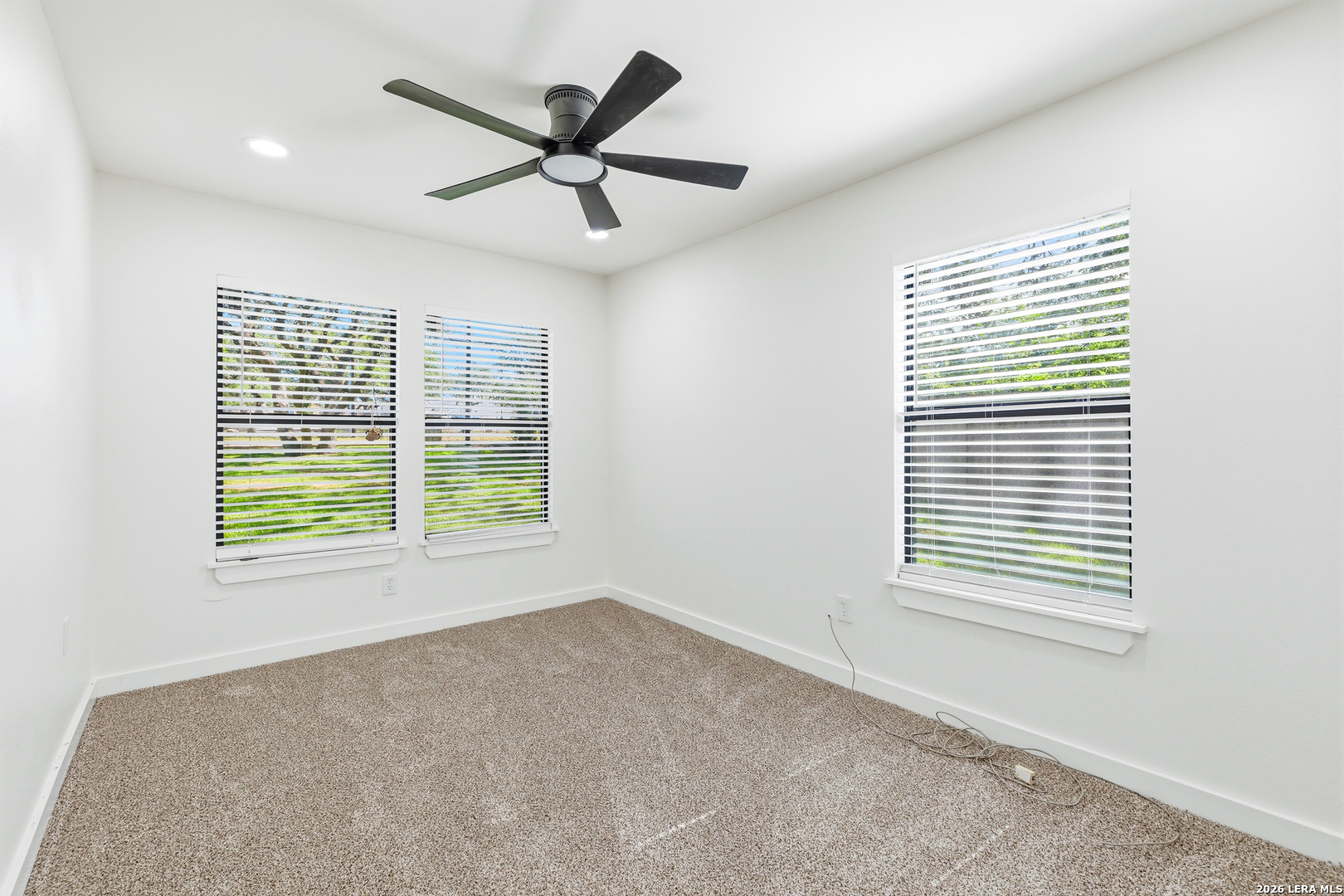 221 W HIGHLAND DR