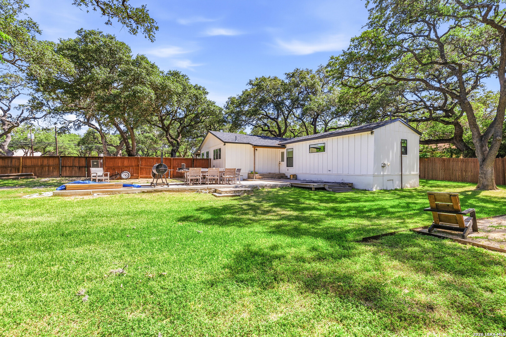 221 W HIGHLAND DR