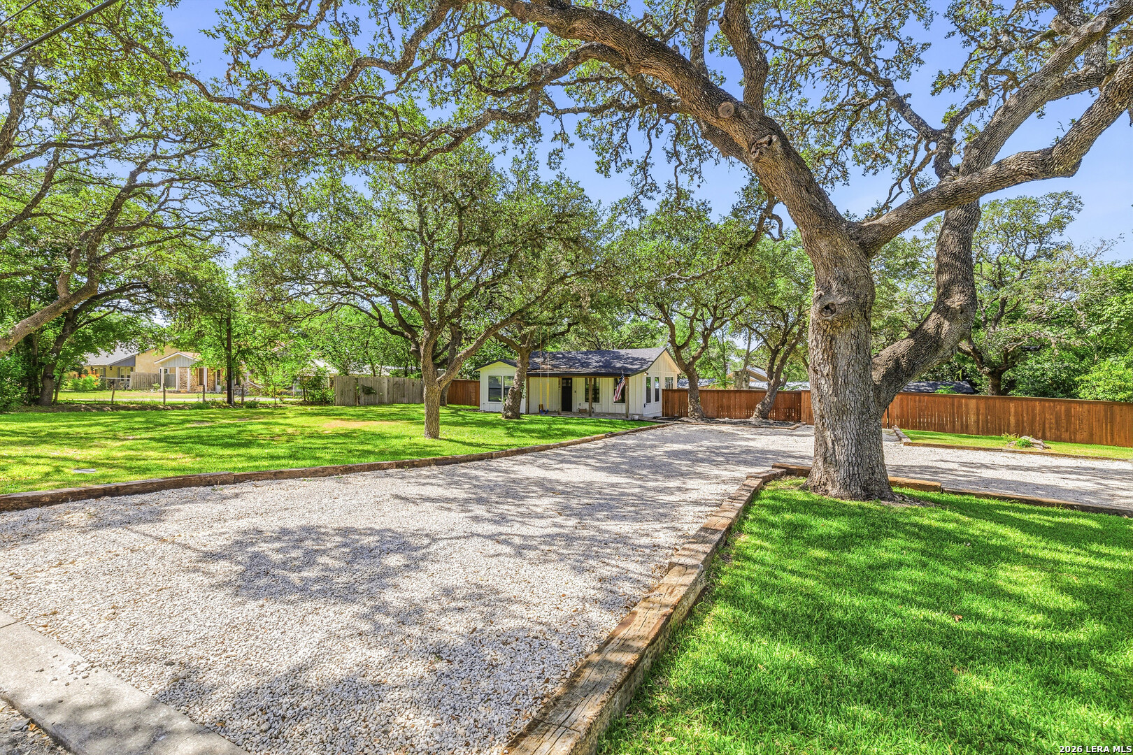 221 W HIGHLAND DR