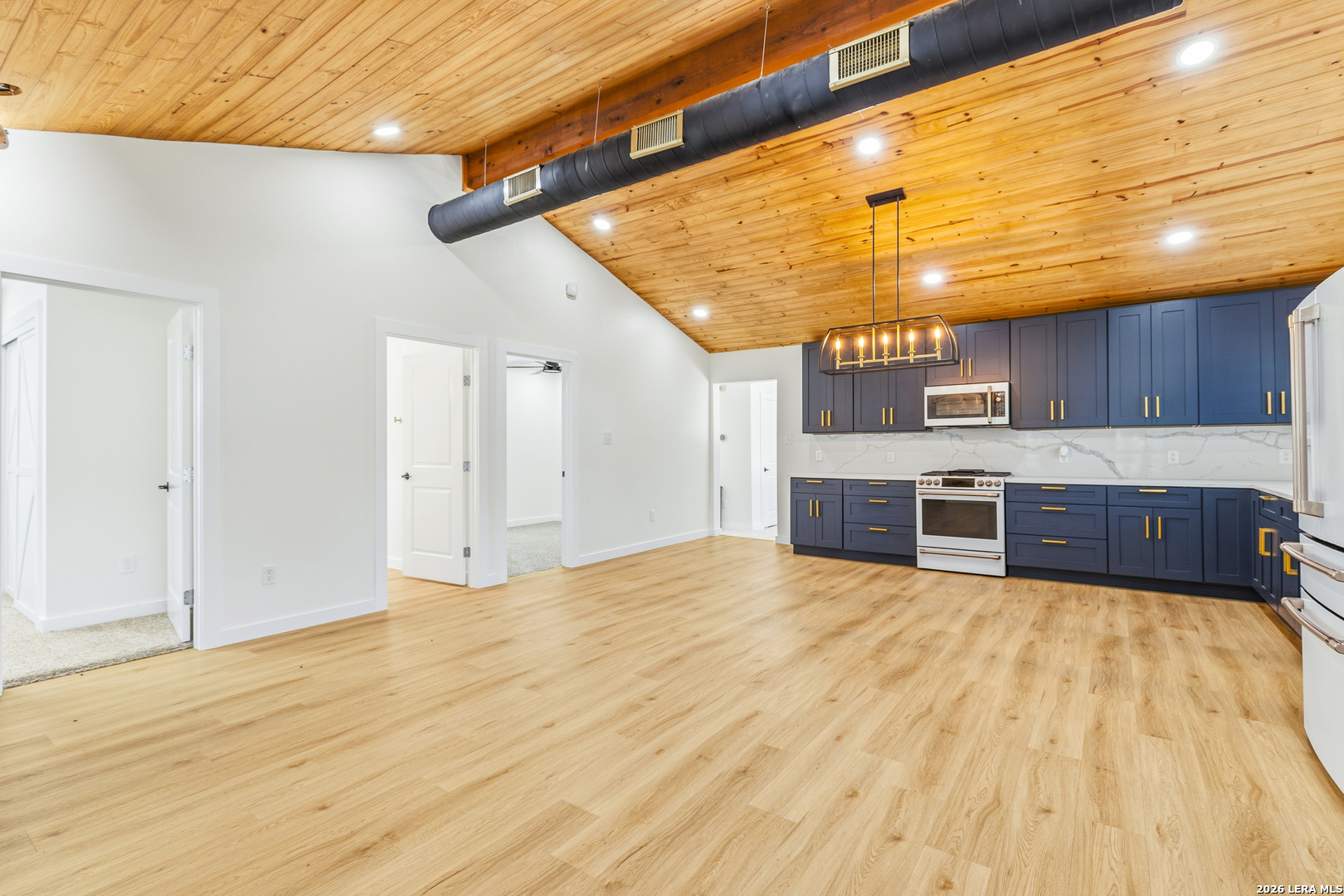 221 W HIGHLAND DR