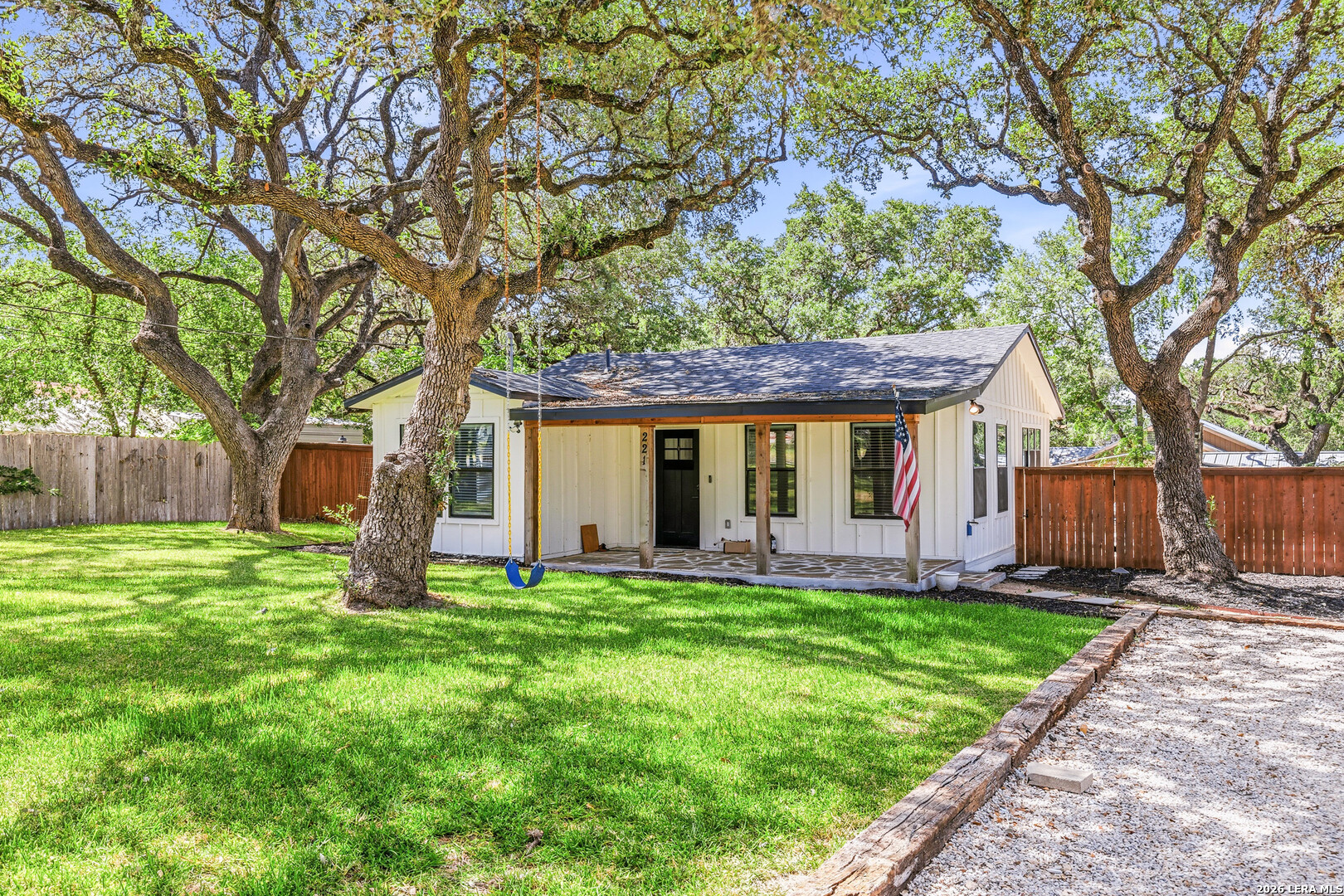 221 W HIGHLAND DR