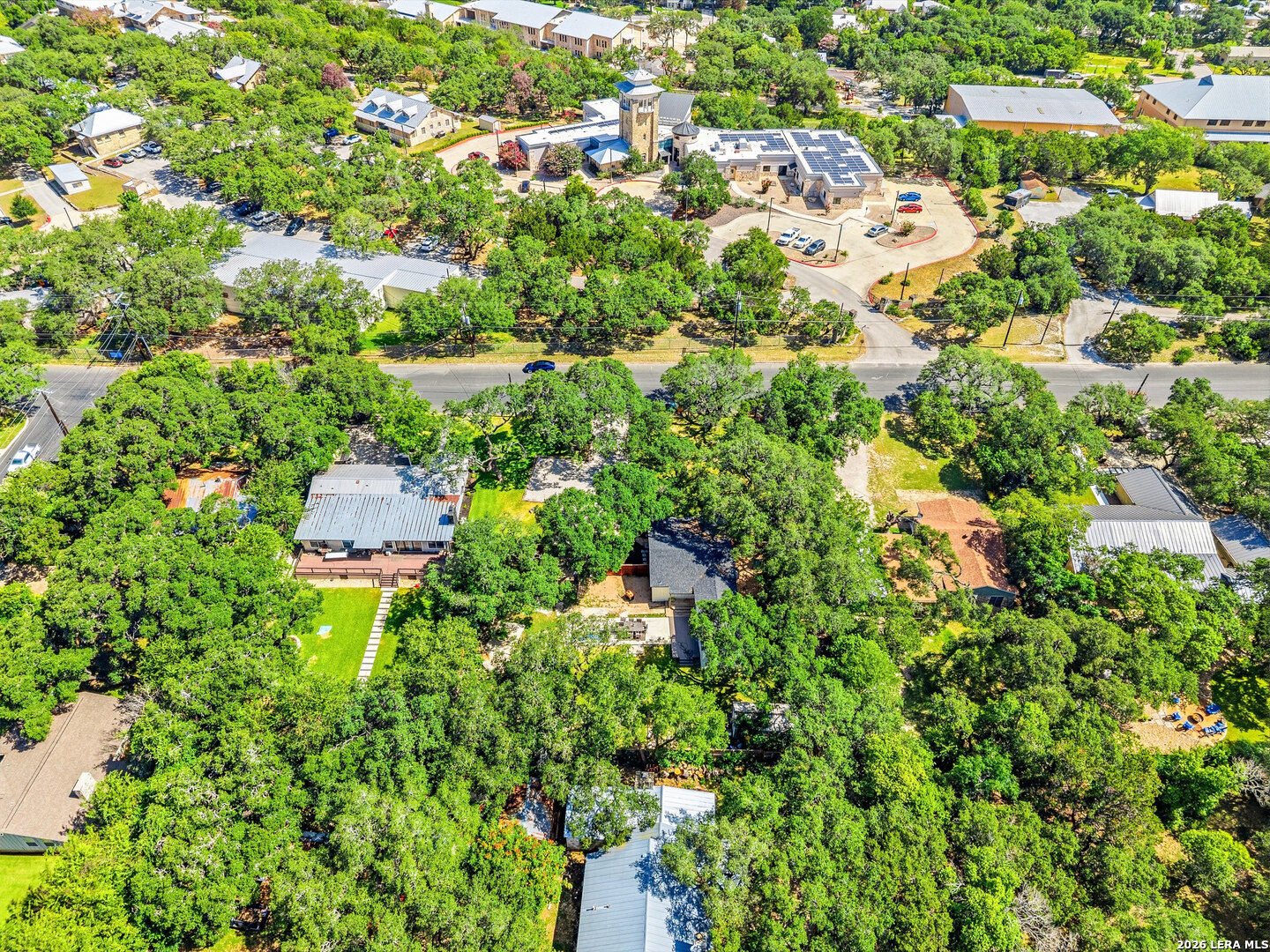 221 W HIGHLAND DR