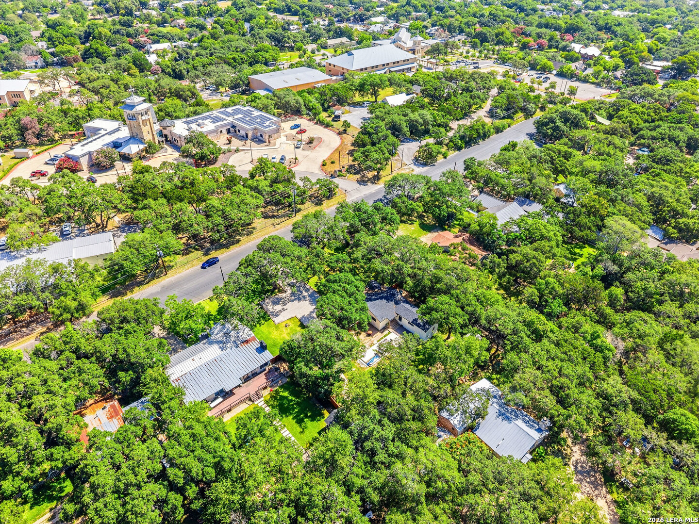 221 W HIGHLAND DR