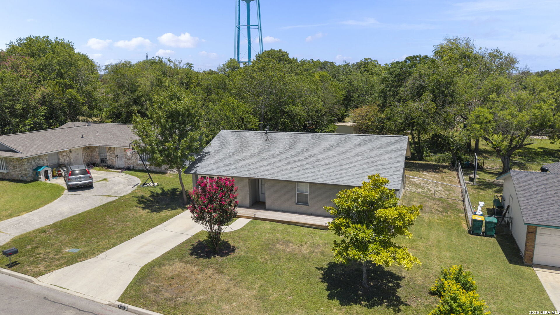 7613 LEAFY HOLLOW CT
