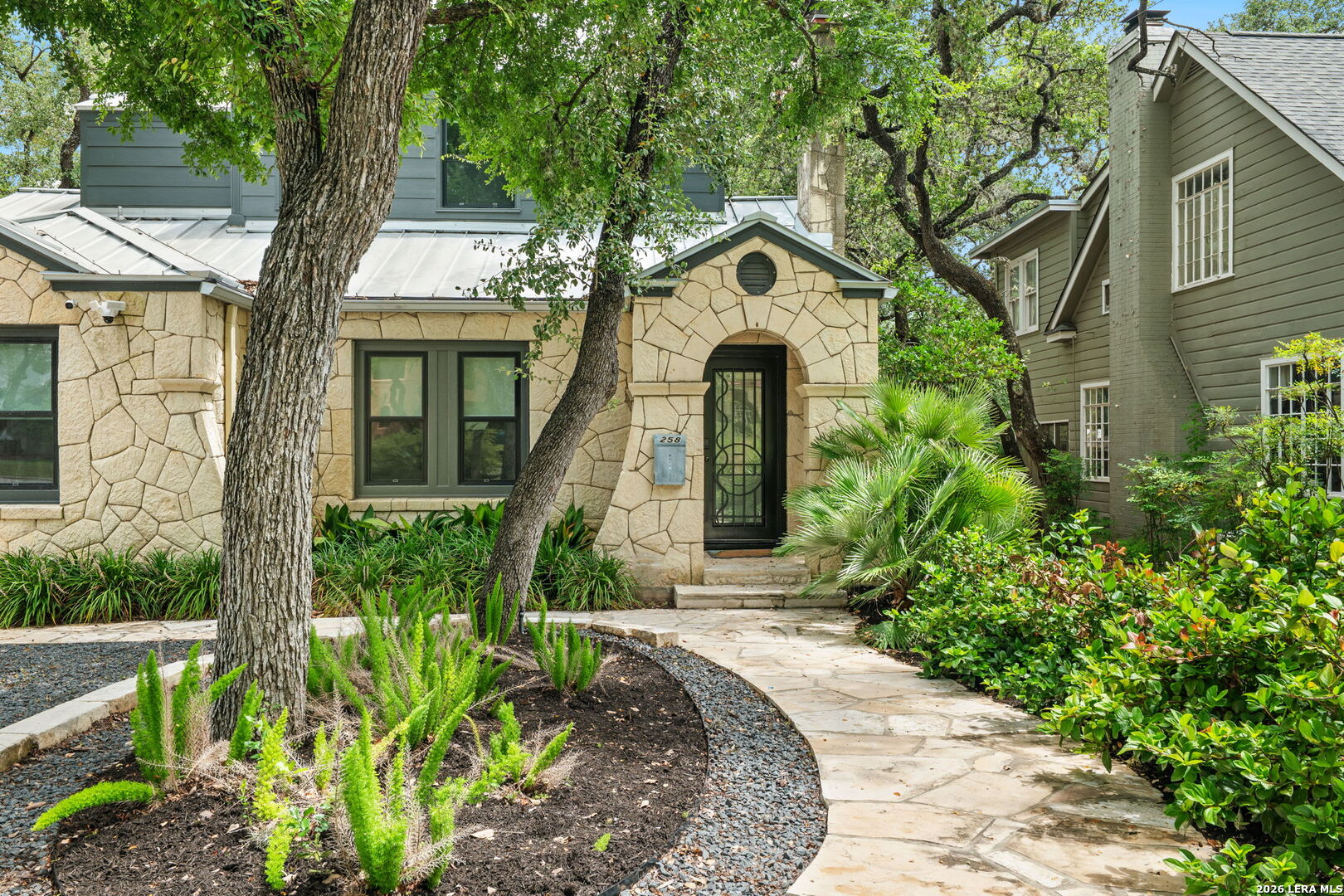 258 TUXEDO AVE