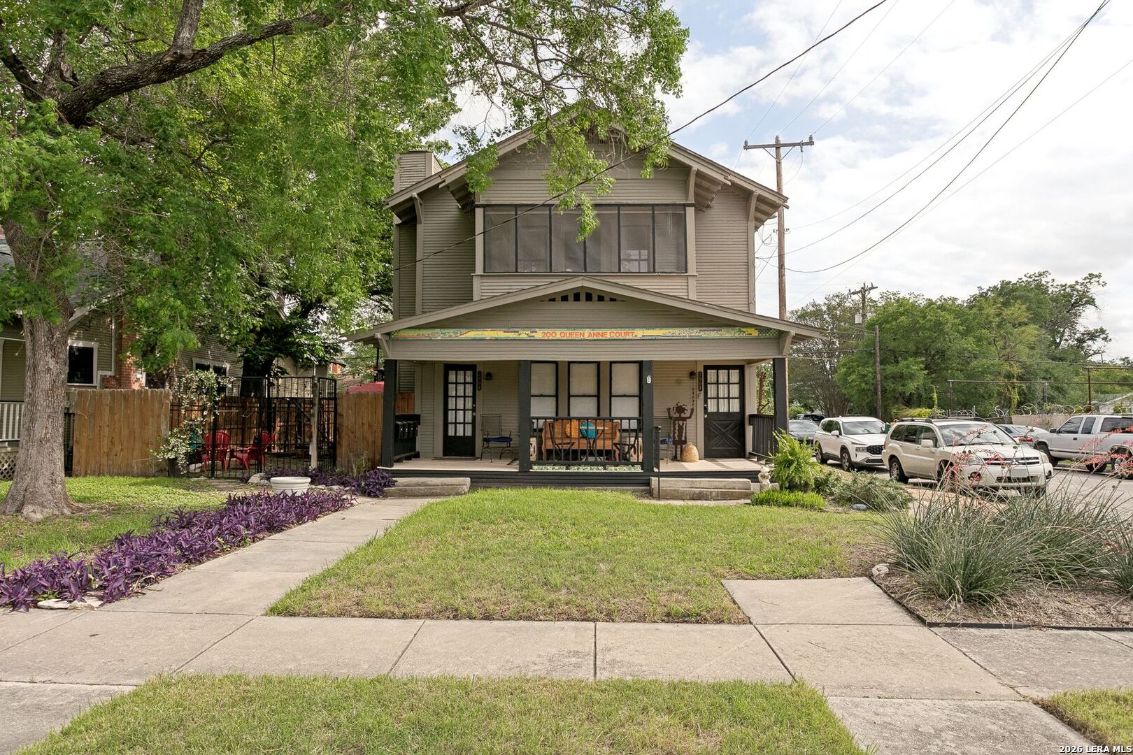 200 Queen Anne Ct Unit: 200B