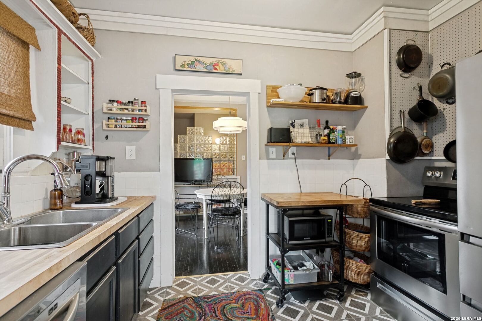 200 Queen Anne Ct Unit: 200B