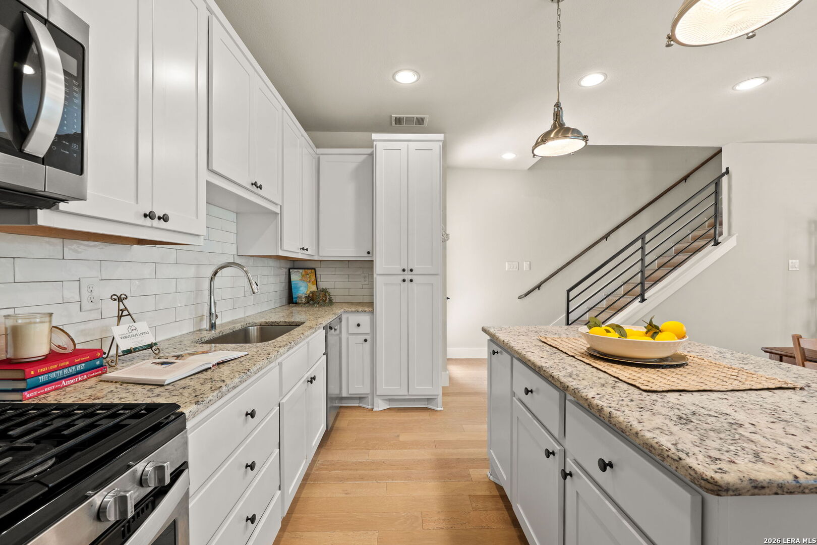 202 CLAREMONT AVE Unit: 102