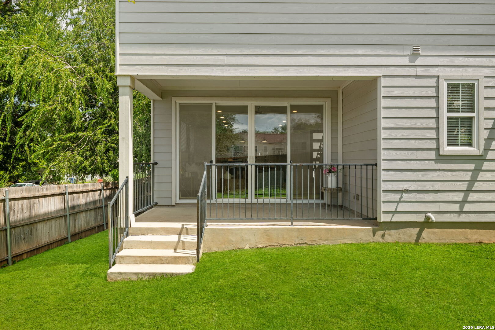 202 CLAREMONT AVE Unit: 102