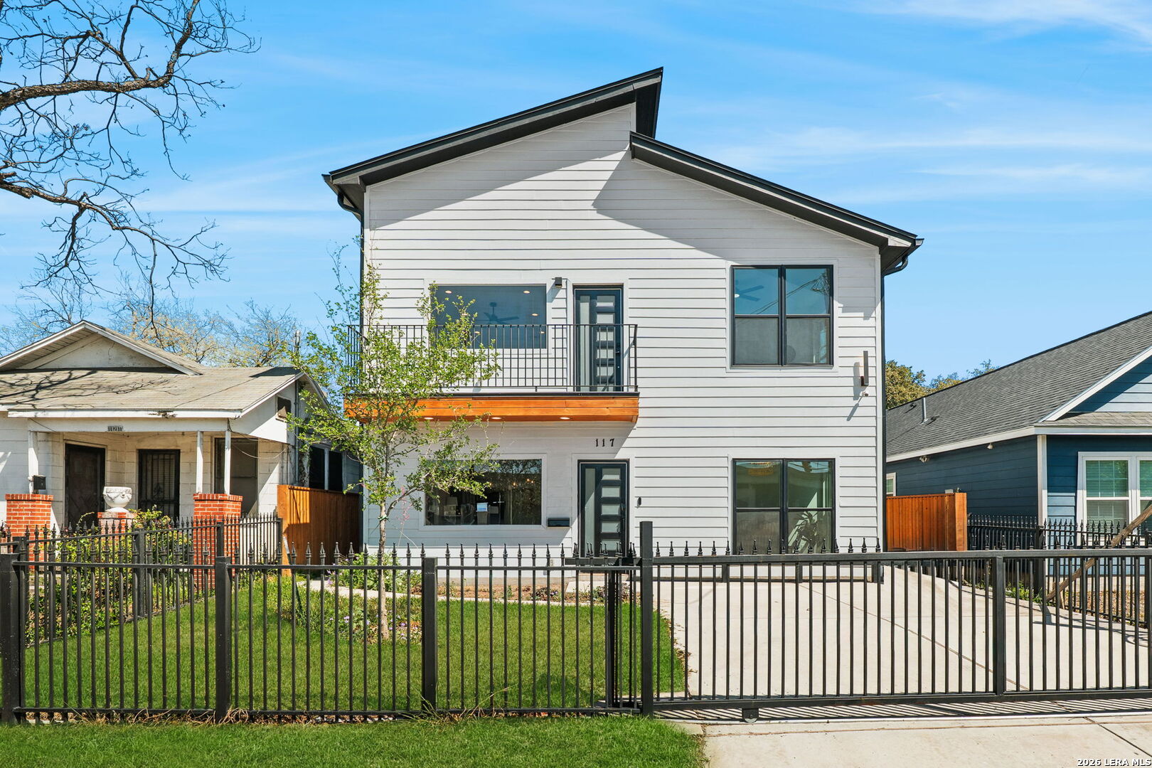 117 CARLE AVE