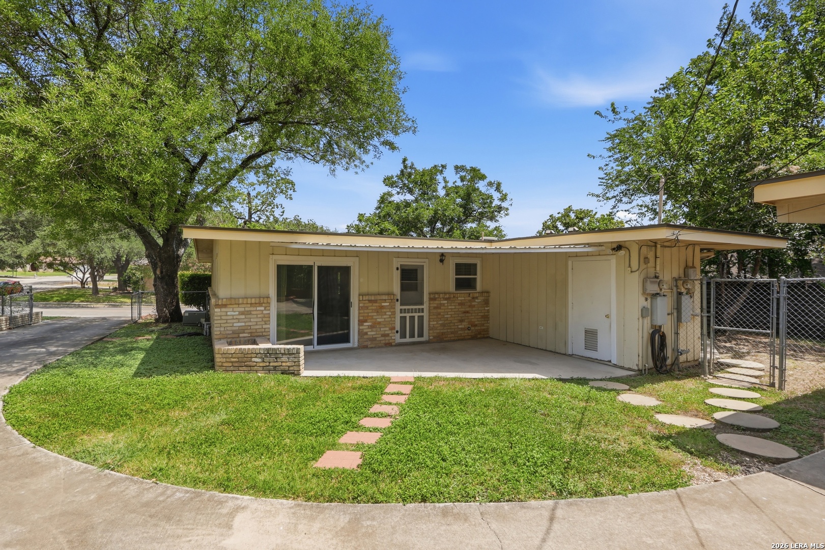3220 URBAN CREST DR