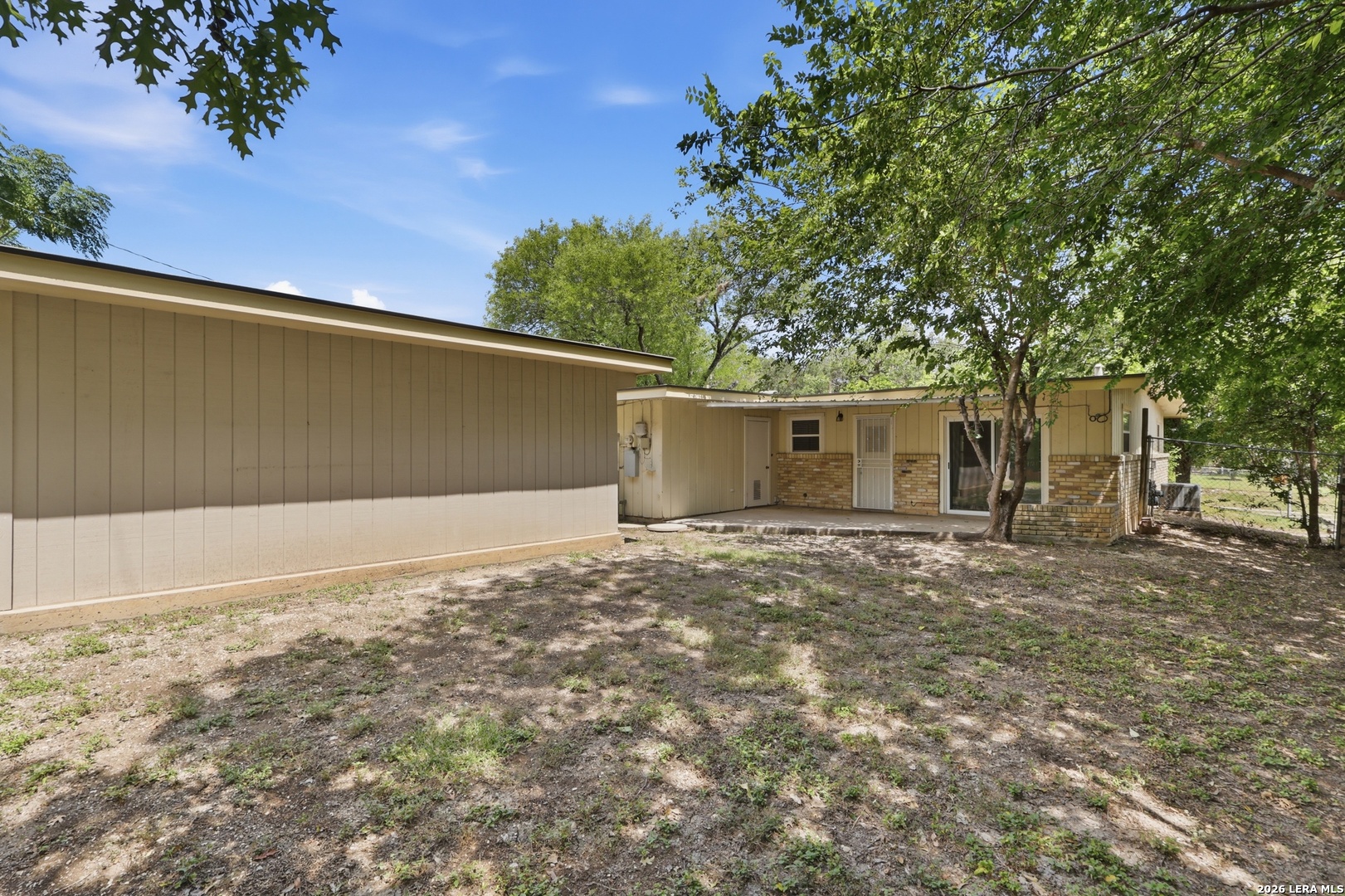 3220 URBAN CREST DR
