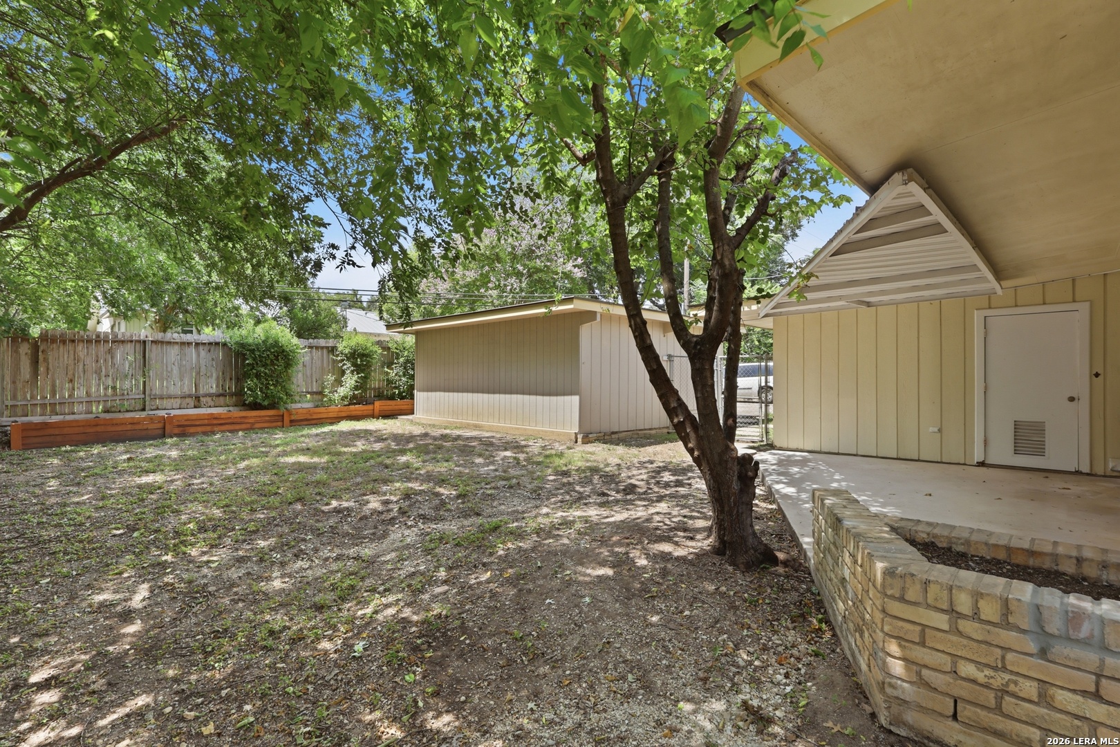 3220 URBAN CREST DR