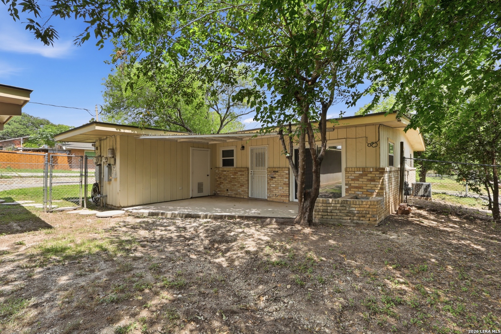 3220 URBAN CREST DR
