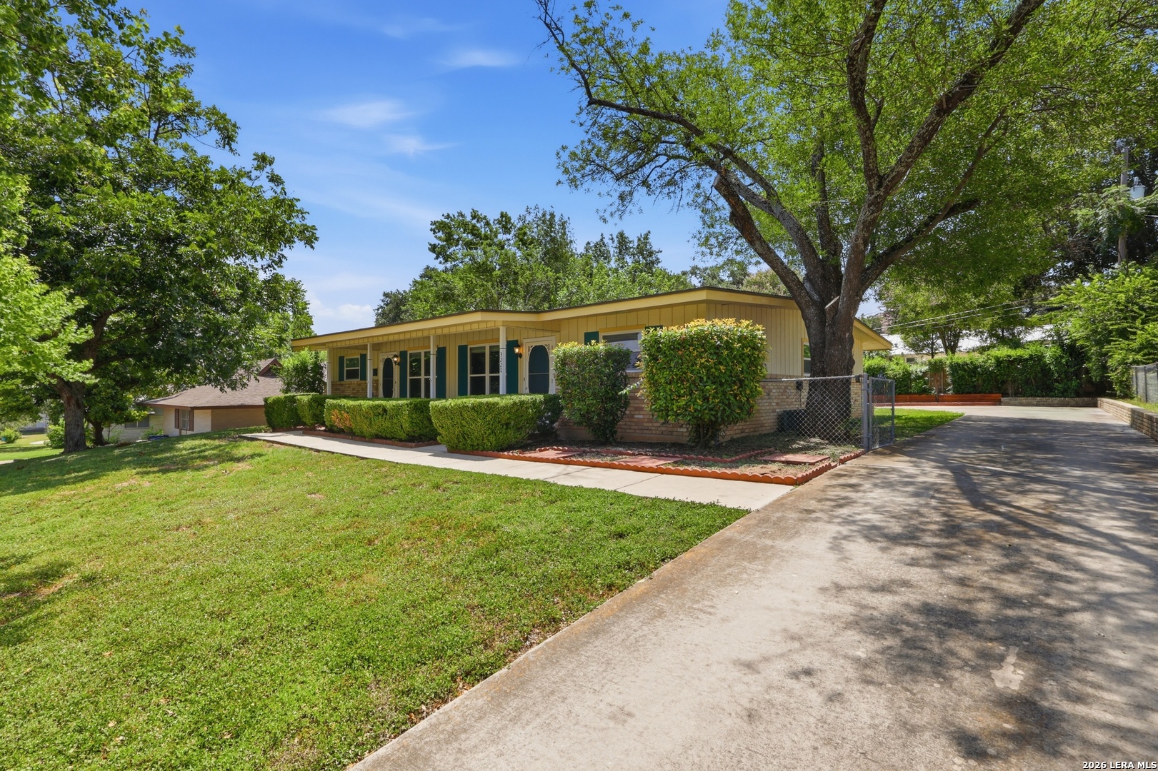 3220 URBAN CREST DR