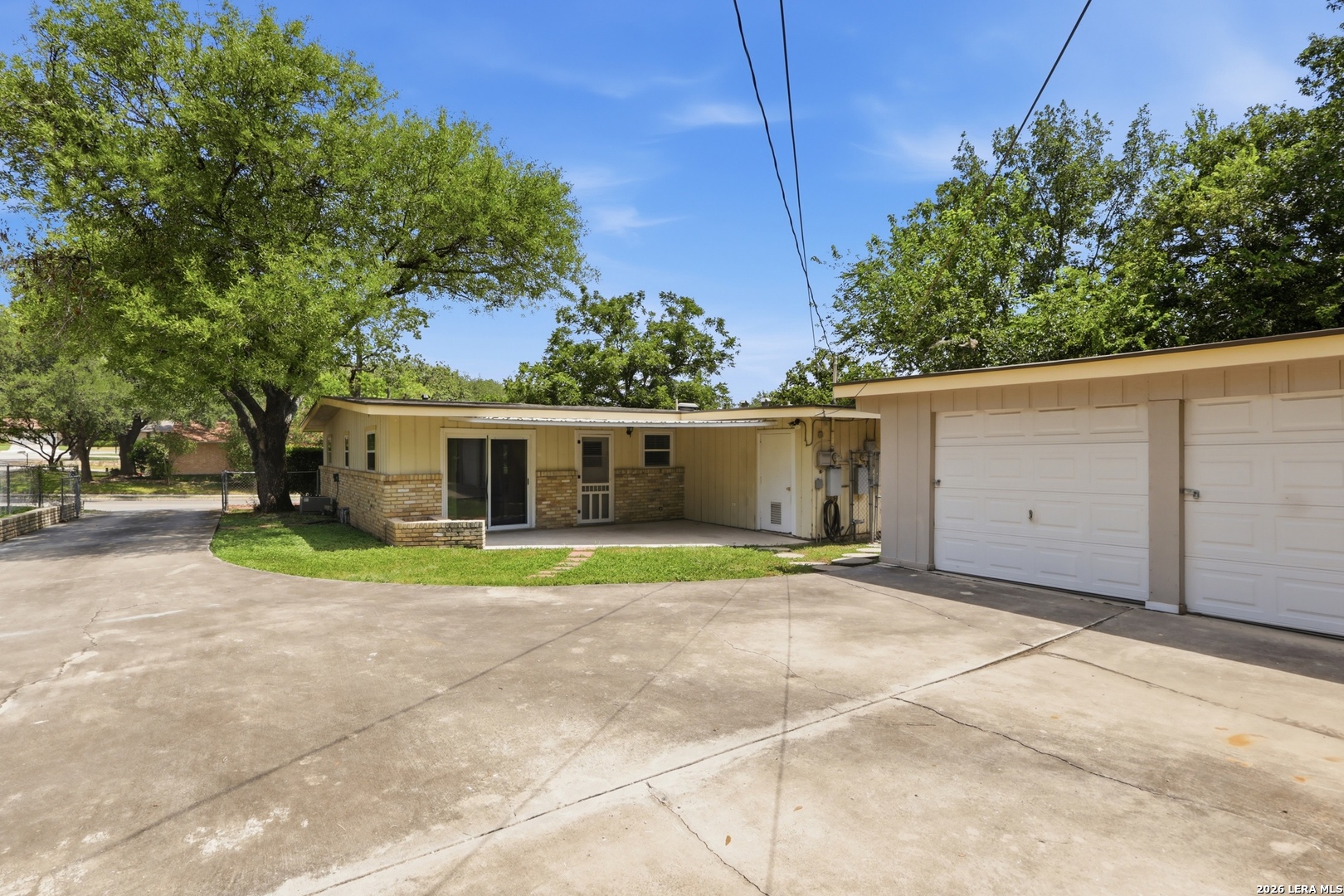 3220 URBAN CREST DR