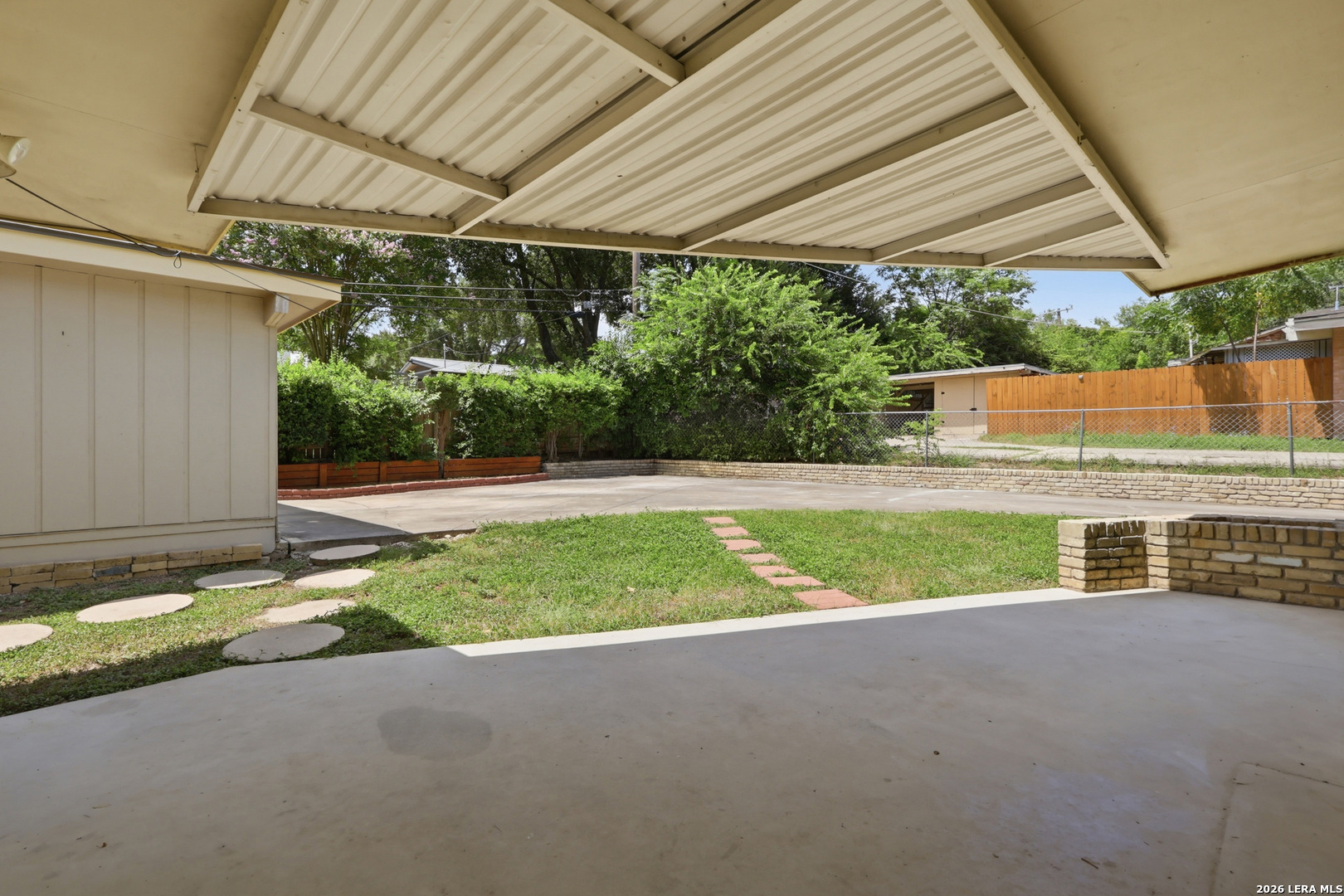 3220 URBAN CREST DR