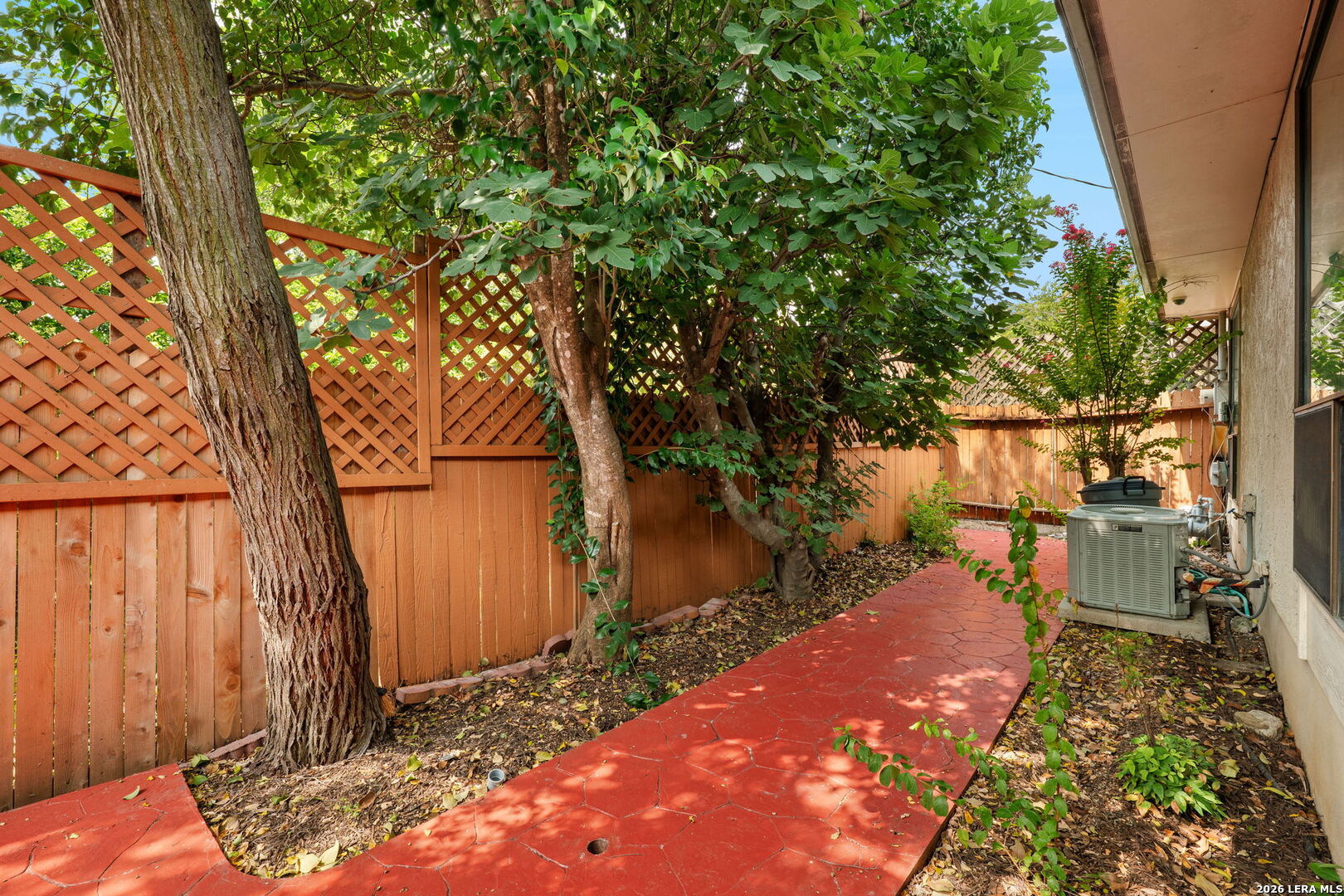 2902 Spring Bend
