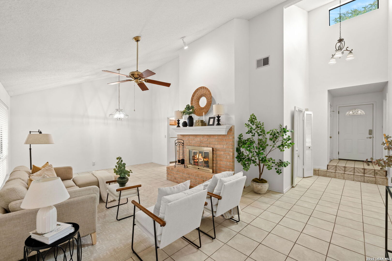 2902 Spring Bend