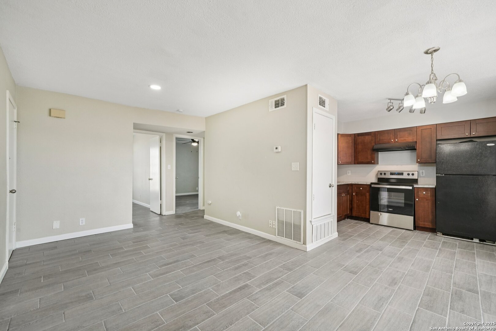 10609 STARCREST DR Unit: 10611