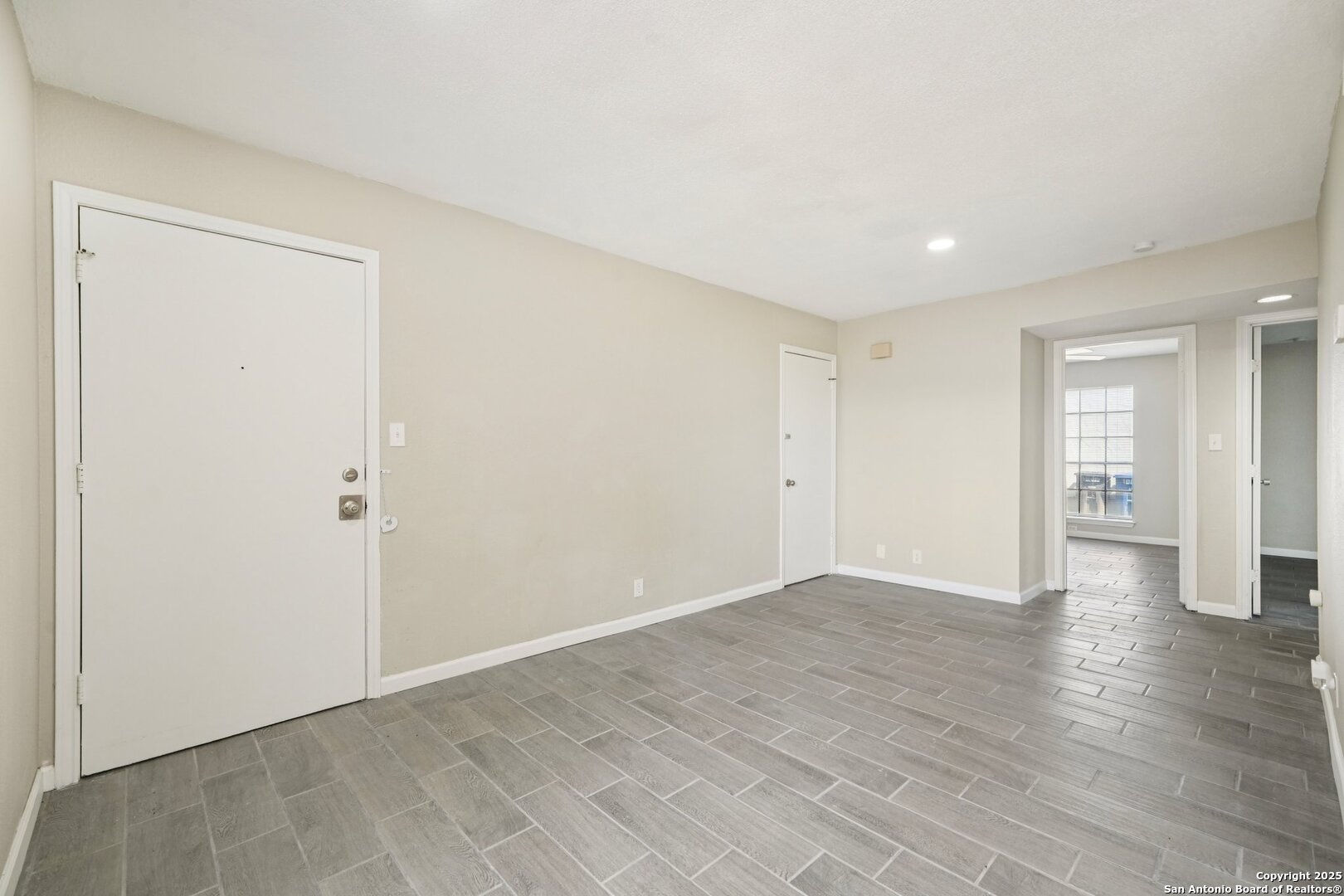 10609 STARCREST DR Unit: 10611